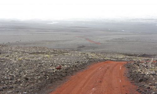 Zdjcie ISLANDIA / interior / gdzies w srodku wyspy / po czerwonej linii do celu