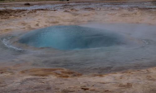 Zdjcie ISLANDIA / Zoty Krg / Dolina Sokow / Strokkur milisekundy przed erupcj
