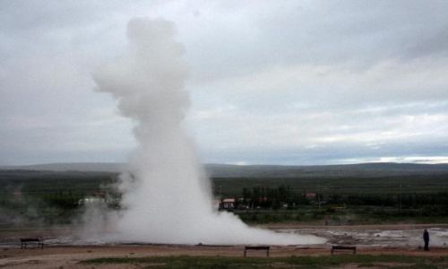 Zdjęcie ISLANDIA / zachodnia Islandia / gejzer Strokkur / A gdzie wilk?
