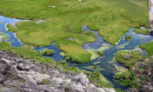 Zdjecie ISLANDIA / Interior / Landmanalaugar / gorca rzeka widziana z gry