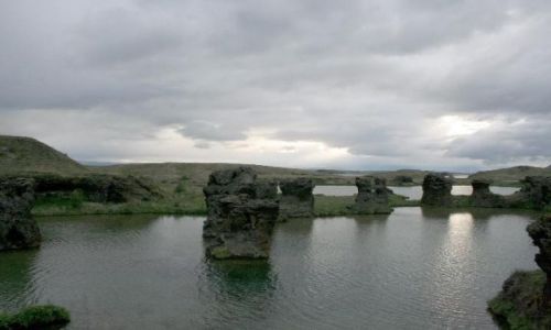 Zdjecie ISLANDIA / Pnocna Islandia / Myvatn /Jezioro muszek/ / ostace