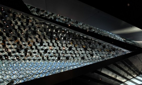 Zdjecie ISLANDIA / Reykjavik / Harpa - Concert Hall / Sufit