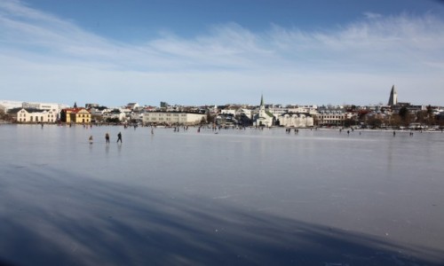 Zdjcie ISLANDIA / Reykjavik / Jezioro Tjornin  / In Blue