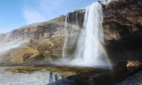 Zdjecie ISLANDIA / Poudniowe wybrzee / Seljalandsfoss  / Pod wodospadem