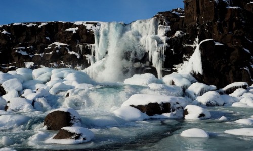 Zdjcie ISLANDIA / okolice Reykjaviku / Park Narodowy  Þingvellir / Zimowy wodospad