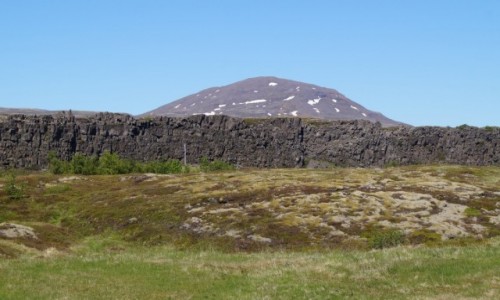 Zdjęcie ISLANDIA / Thingvellir / Thingvellir / Kształty antropogeniczne - ściana i kopiec