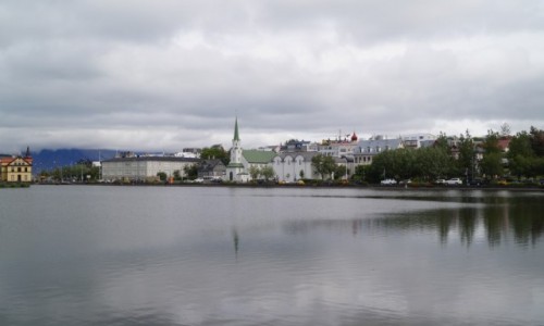 Zdjcie ISLANDIA / Reykjawik / Reykjawik / Grone chmury nad stolic