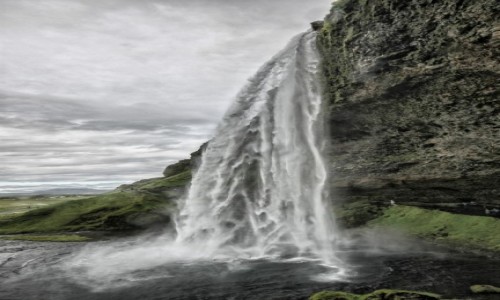 Zdjcie ISLANDIA / pd. Islandii / pod wodospadem / Seljandsfoss