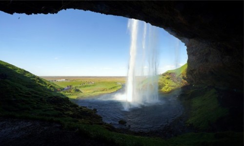 Zdjcie ISLANDIA / Poudniowe wybrzee / Seljalandsfoss  / Spacer wok wodospadu