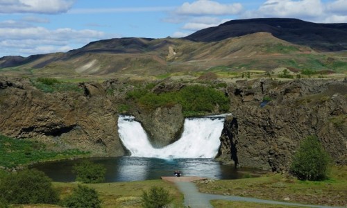 Zdjcie ISLANDIA / Rzeki Fossa i Pjrsa / Wodospad Hjalparfoss / Romantycznie