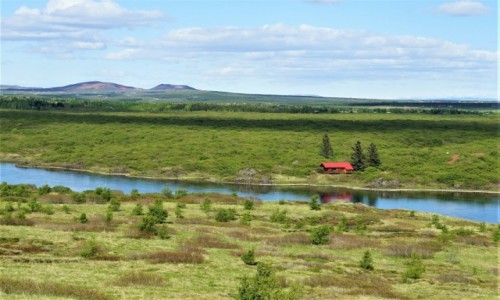 Zdjcie ISLANDIA / Selfoss / W okolicy Inglfsfjall / Domek nad rzeczk