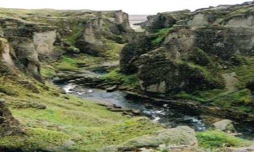 Zdjęcie ISLANDIA / brak / nieopodal drogi do wulkanu Laki / wąwóz