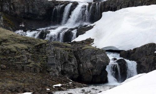 Zdjęcie ISLANDIA / Południowo Wschodnia Islandia / Okolice drogi 939 / Ukryty wodospad