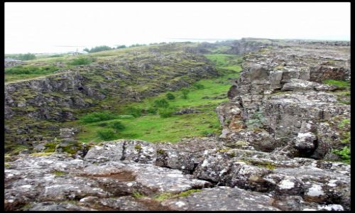 Zdjecie ISLANDIA / Pingvellir / Pingvellir / Midzy pytami ale nie kompaktowymi ani winylowymi