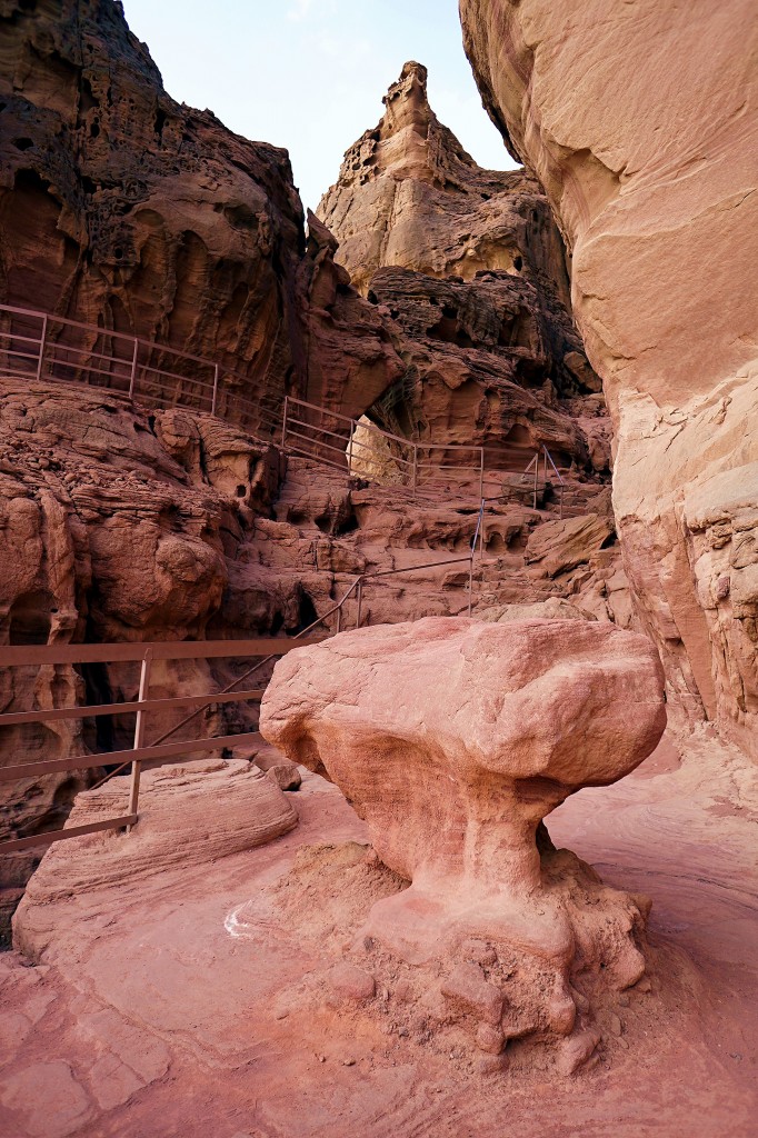 Zdjęcia: Timna Park, Eilat, Zakątek w skałach ze schodkami, IZRAEL Zdjęcia: Timna Park, Eilat, Zakątek w skałach ze schodkami, IZRAEL