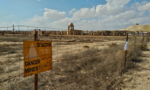 Zdjęcie IZRAEL / Palestyna / okolice chrztu Chrystusa na rzece Jordan / zaminowana okolica