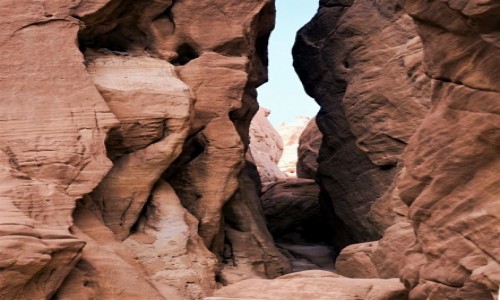 Zdjcie IZRAEL / Eilat / Timna Park / Bardzo wskie przejcie
