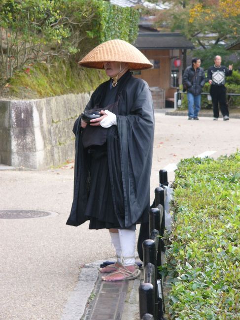 Zdjęcia: Kyoto, Honshu, Strój bezpodatkowca, JAPONIA Zdjęcia: Kyoto, Honshu, Strój bezpodatkowca, JAPONIA