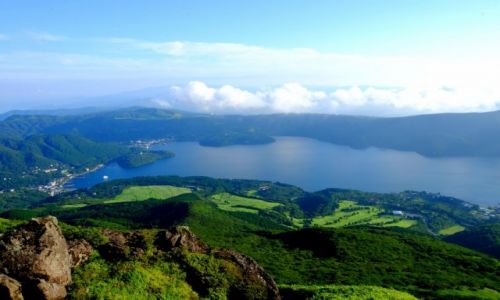Zdjcie JAPONIA / Honsiu / Hakone / Wulkaniczne jezioro Ashi