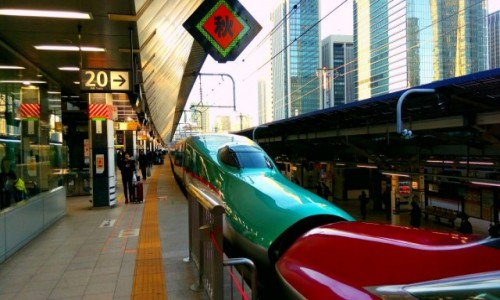 Zdjęcie JAPONIA / Tokio / Tokio Station / Niełatwo sfotografować shinkanseny w czasie ruji