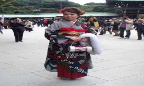 Zdjęcie JAPONIA / Tokio / Meiji Shrine / Kimono Girl