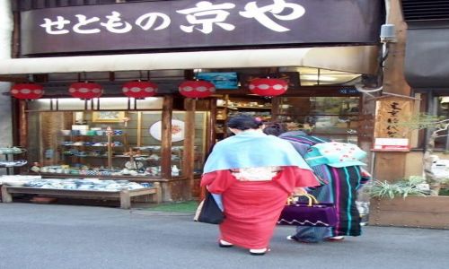 Zdjecie JAPONIA / Tokio / Tokio / W kimonie..