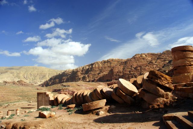 Zdjęcia: Petra, Petra, No i posypała sie jak klocki:), JORDANIA Zdjęcia: Petra, Petra, No i posypała sie jak klocki:), JORDANIA