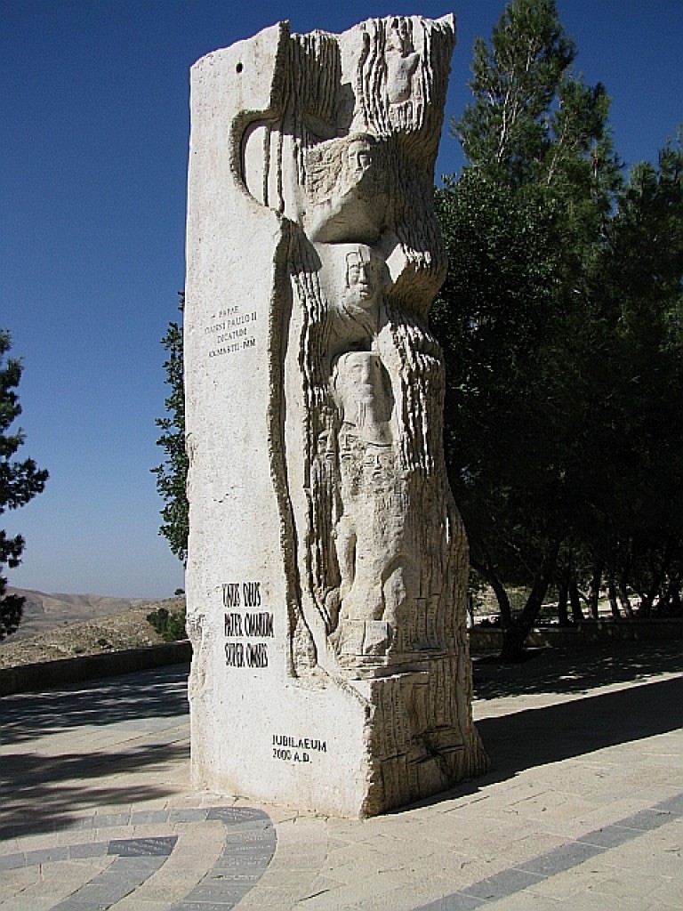 Zdjęcia: Góra Nebo, zachodnia Jordania, obelisk, JORDANIA Zdjęcia: Góra Nebo, zachodnia Jordania, obelisk, JORDANIA