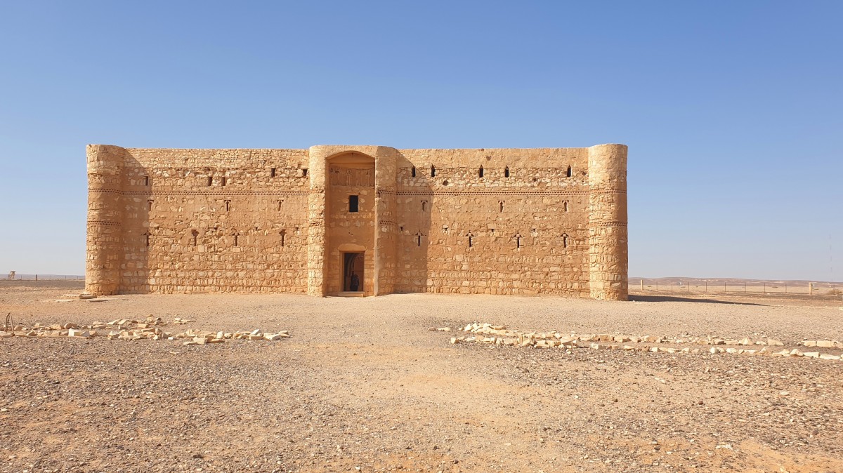 Zdjęcia: pustynia ok 60 km od Ammanu, -Amman, Zamek al-Kharana, JORDANIA Zdjęcia: pustynia ok 60 km od Ammanu, -Amman, Zamek al-Kharana, JORDANIA