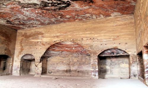 Zdjecie JORDANIA / petra / petra / Petra-grobowce wykute w skale
