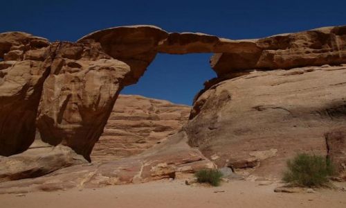 Zdjcie JORDANIA / pustynia Wadi Rum / pustynia / kamienny most