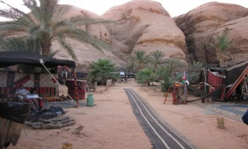 Zdjecie JORDANIA / Poudniowa Jordania / Wadi Rum / Hotel na pustyni