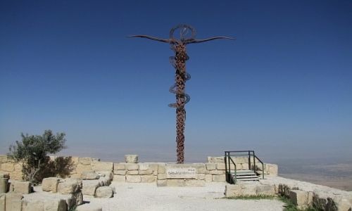 Zdjecie JORDANIA / zachodnia Jordania / Gra Nebo / krzy wowy z brzu