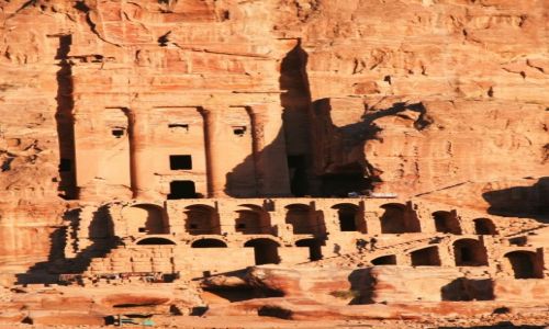 Zdjecie JORDANIA / Poudniowo-Zachodnia Jordania / Petra / Grobowiec Urnowy