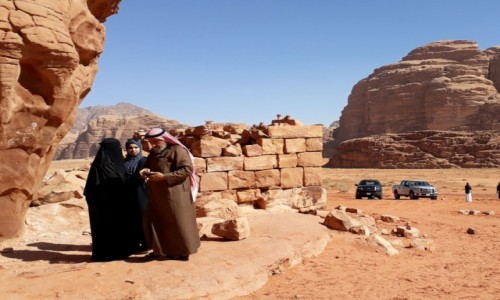Zdjecie JORDANIA / Wadi Rum  / Lawrence's house  / Lokalsi te odwiedzaj pustyni