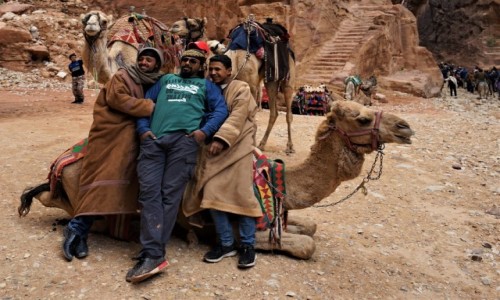 Zdjęcie JORDANIA / Muhafaza Ma'an / Petra  / Obsługa wielbłądów