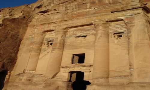 Zdjęcie JORDANIA / Ma an / Petra / Grobowiec Urn