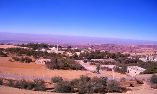 JORDANIA / muhafaz Maan / midzy Akab a Petr / Jordania z autokaru