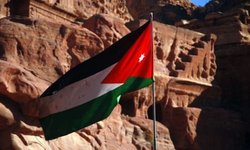 Zdjęcie JORDANIA / Petra  / Wawoz  / flaga z pazurem czasu