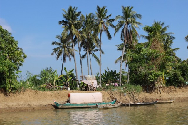 Zdj cia: Tonle Sap, Tonle Sap, Na brzegu rzeki, KAMBODA