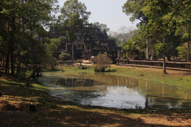 Zdj cia: Angkor, Siem Reap, Odtworzona przez archeologw witynia Baphuon, KAMBODA