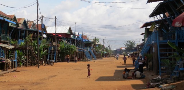 Zdj cia: Kampong Phluk, Jezioro Tonle Sap, "Pywajca wioska", KAMBODA