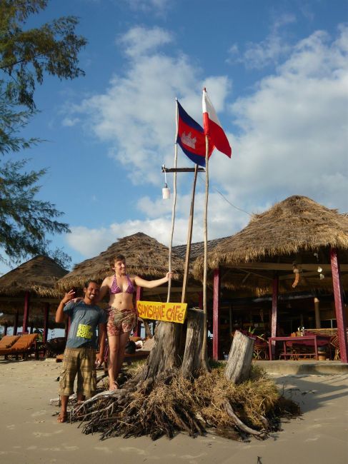 Zdjęcia: Otres Beach, Sihanoukville, Przyjaźń polsko-kambodzańska pod flagą białoczerwoną, KAMBODżA Zdjęcia: Otres Beach, Sihanoukville, Przyjaźń polsko-kambodzańska pod flagą białoczerwoną, KAMBODżA