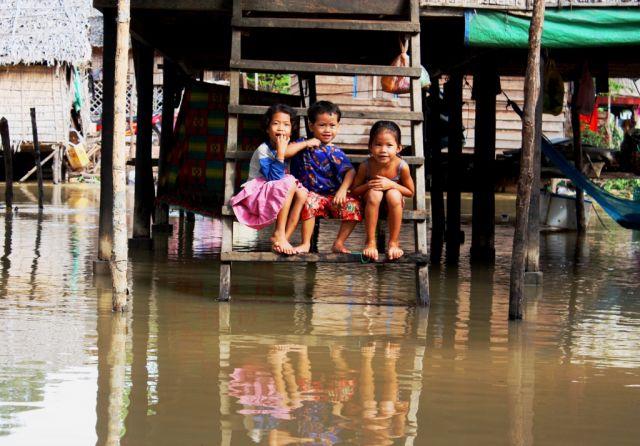 Zdjęcia: Siam Reap, Siam Reap, nad rzeczka opodal krzaczka..., KAMBODżA Zdjęcia: Siam Reap, Siam Reap, nad rzeczka opodal krzaczka..., KAMBODżA