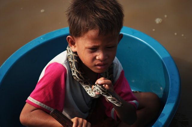 Zdjęcia: wioska na jeziorze, Siem Reap, dzieci w kambodży, KAMBODżA Zdjęcia: wioska na jeziorze, Siem Reap, dzieci w kambodży, KAMBODżA