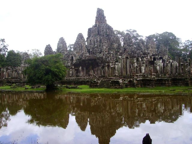 Zdjęcia: zespół Angkor Wat, okolice Siem Reap, światynia Bayon - odbicie, KAMBODżA Zdjęcia: zespół Angkor Wat, okolice Siem Reap, światynia Bayon - odbicie, KAMBODżA