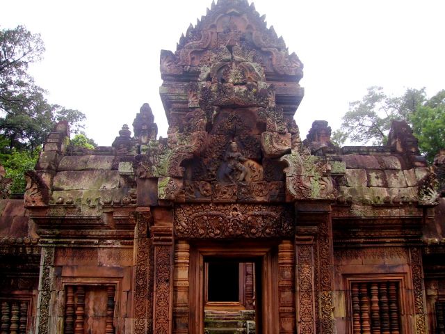 Zdjęcia: świątynia Banteay Srei, okolice Siem Reap, wejście do światyni Banteay Srei, KAMBODżA Zdjęcia: świątynia Banteay Srei, okolice Siem Reap, wejście do światyni Banteay Srei, KAMBODżA