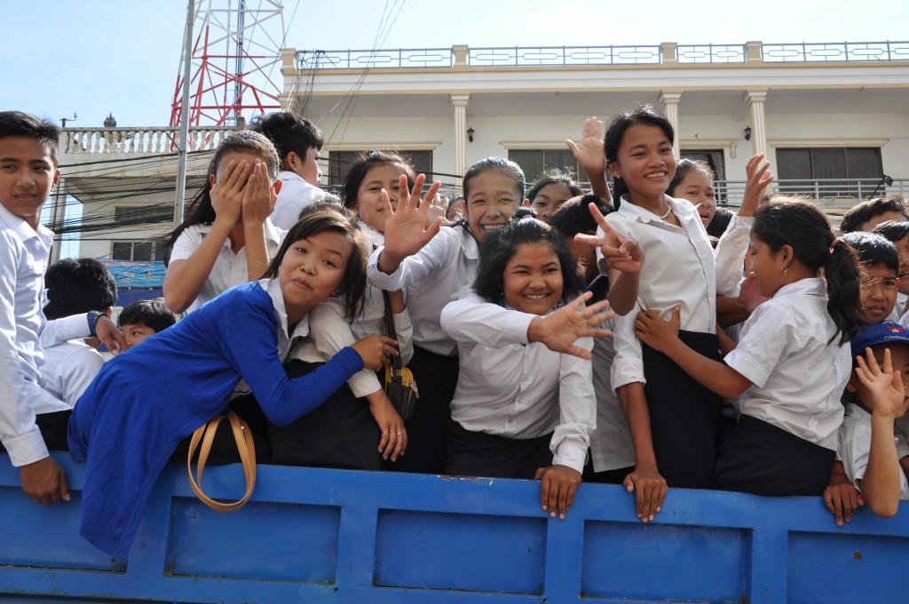 Zdjęcia: Phnom Penh, Szkolny autobus, KAMBODżA Zdjęcia: Phnom Penh, Szkolny autobus, KAMBODżA