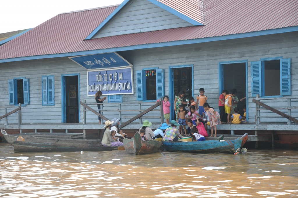 Zdjęcia: Tonle Sap, Tonle Sap, szkoła, KAMBODżA Zdjęcia: Tonle Sap, Tonle Sap, szkoła, KAMBODżA