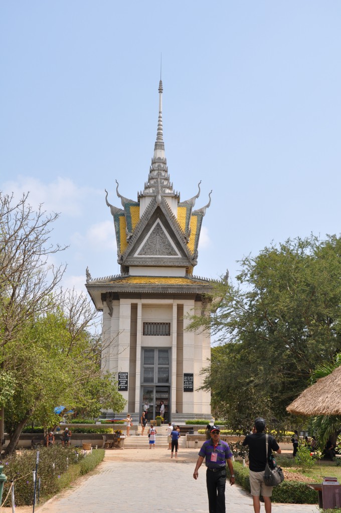 Zdjęcia: Phnom Penh, Phnom Penh, Stupa na Polach śmierci, KAMBODżA Zdjęcia: Phnom Penh, Phnom Penh, Stupa na Polach śmierci, KAMBODżA